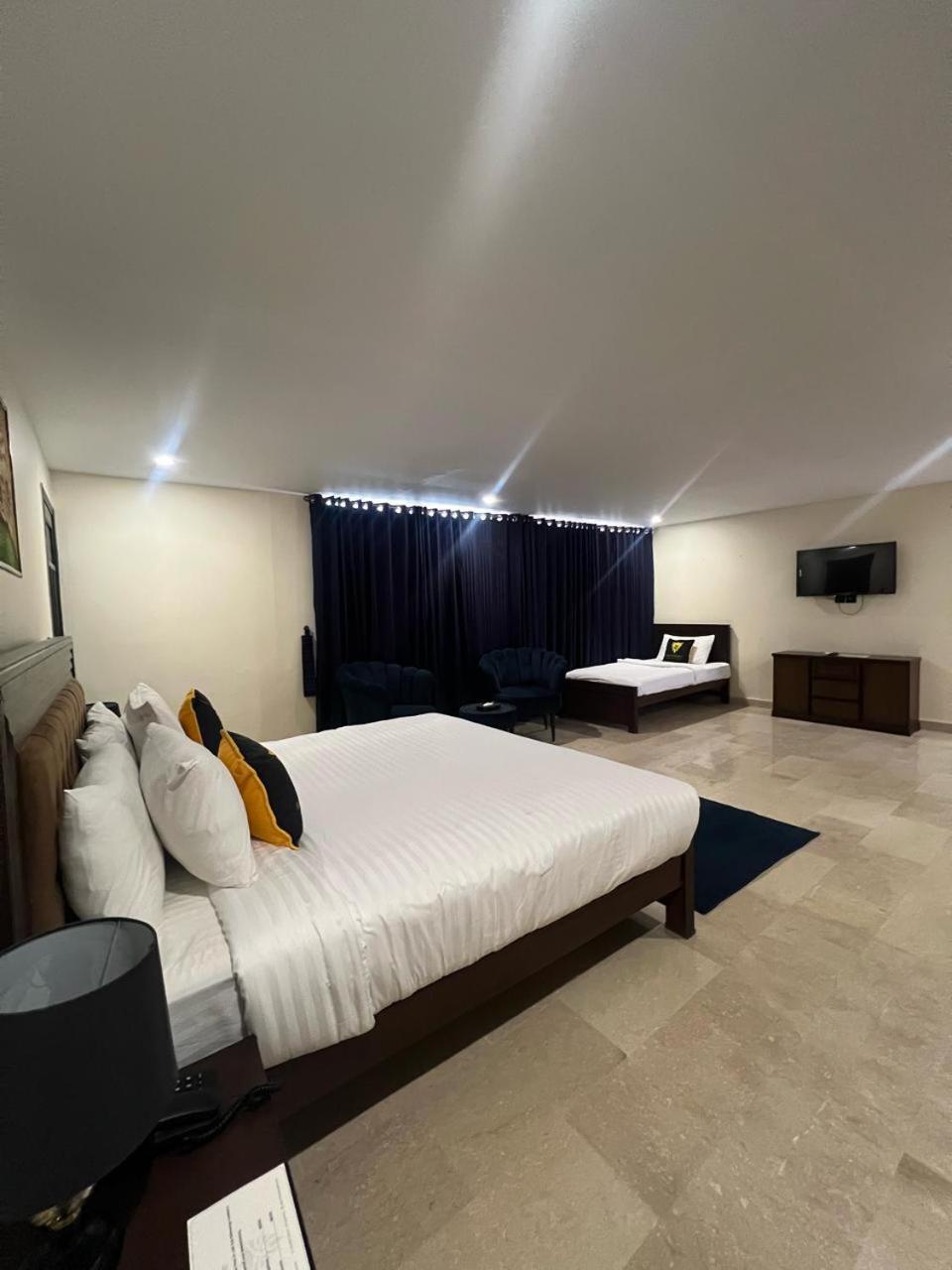Buland Heights Hotel Murree Buitenkant foto